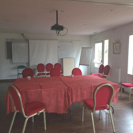 Brit Hotel Confort Nancy ลูเนวิลล์ ภายนอก รูปภาพ