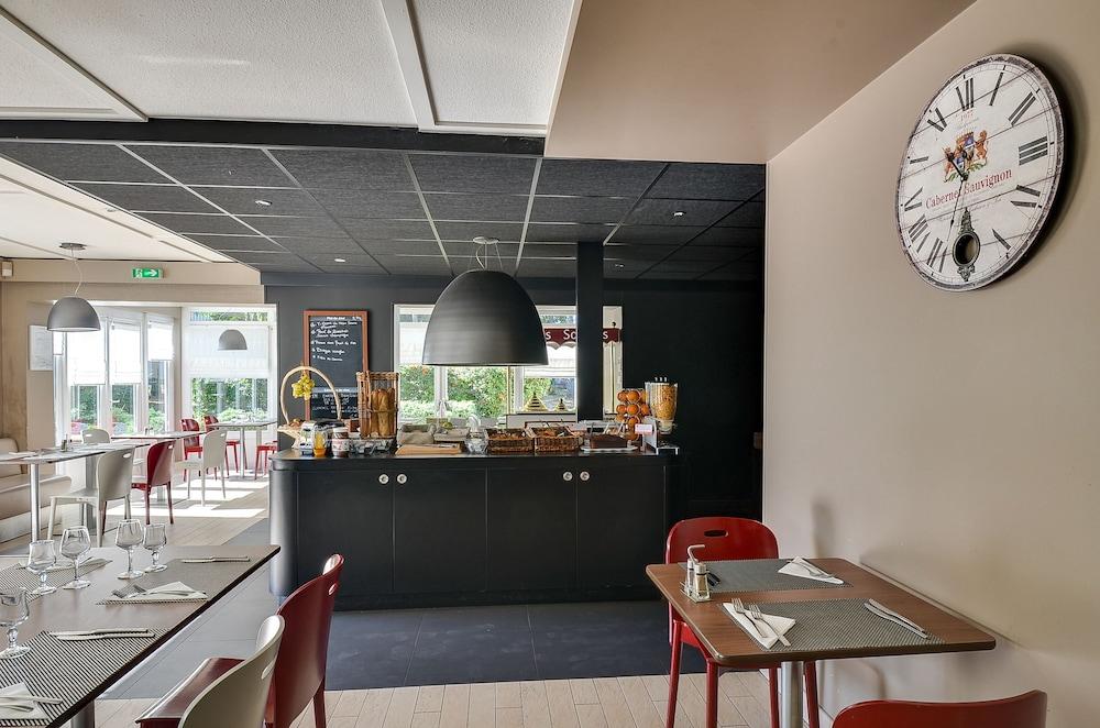 Brit Hotel Confort Nancy ลูเนวิลล์ ภายนอก รูปภาพ