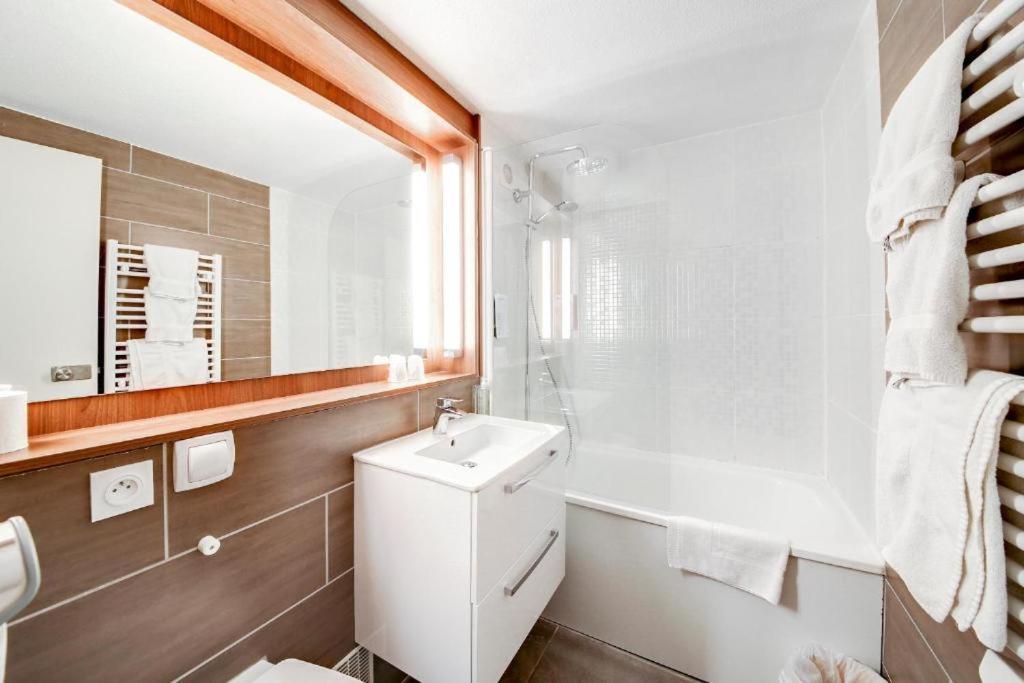 Brit Hotel Confort Nancy ลูเนวิลล์ ภายนอก รูปภาพ