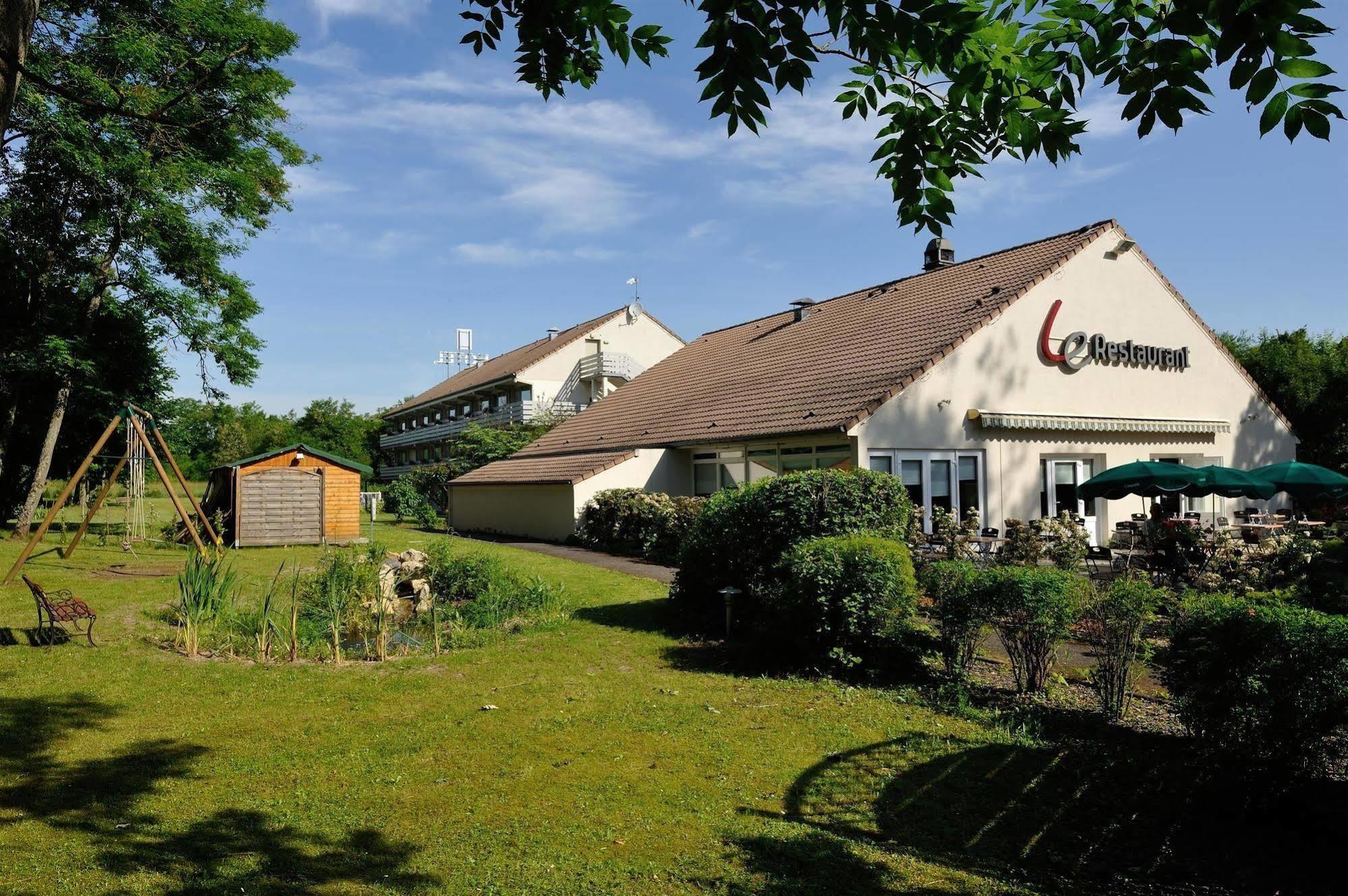 Brit Hotel Confort Nancy ลูเนวิลล์ ภายนอก รูปภาพ