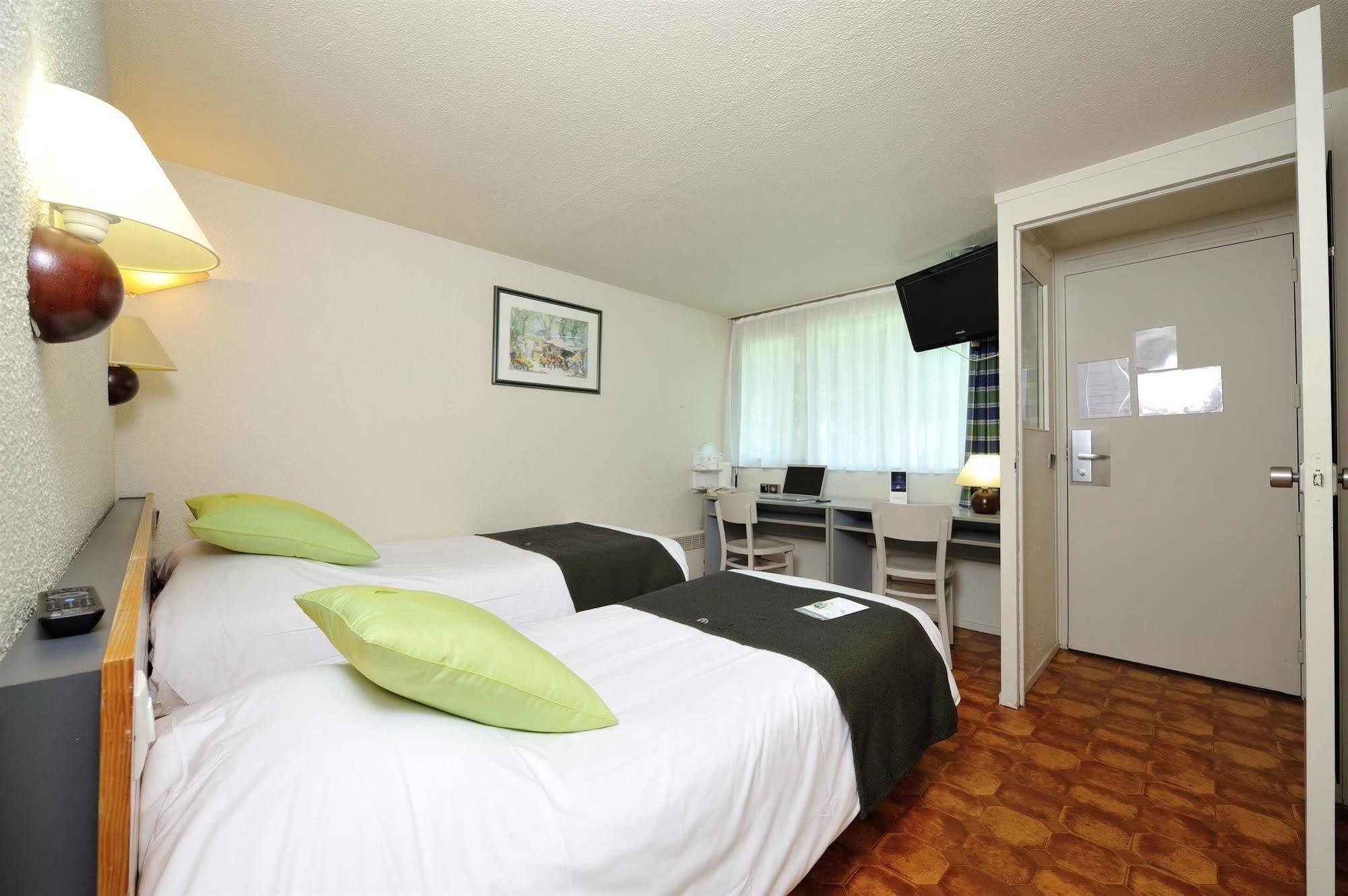 Brit Hotel Confort Nancy ลูเนวิลล์ ภายนอก รูปภาพ