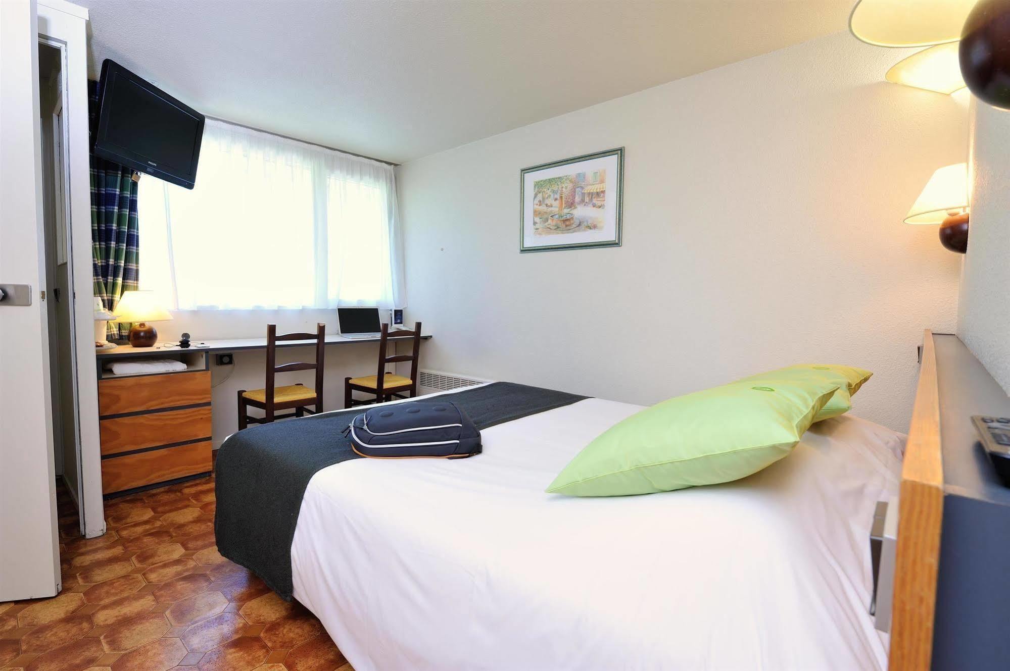Brit Hotel Confort Nancy ลูเนวิลล์ ภายนอก รูปภาพ