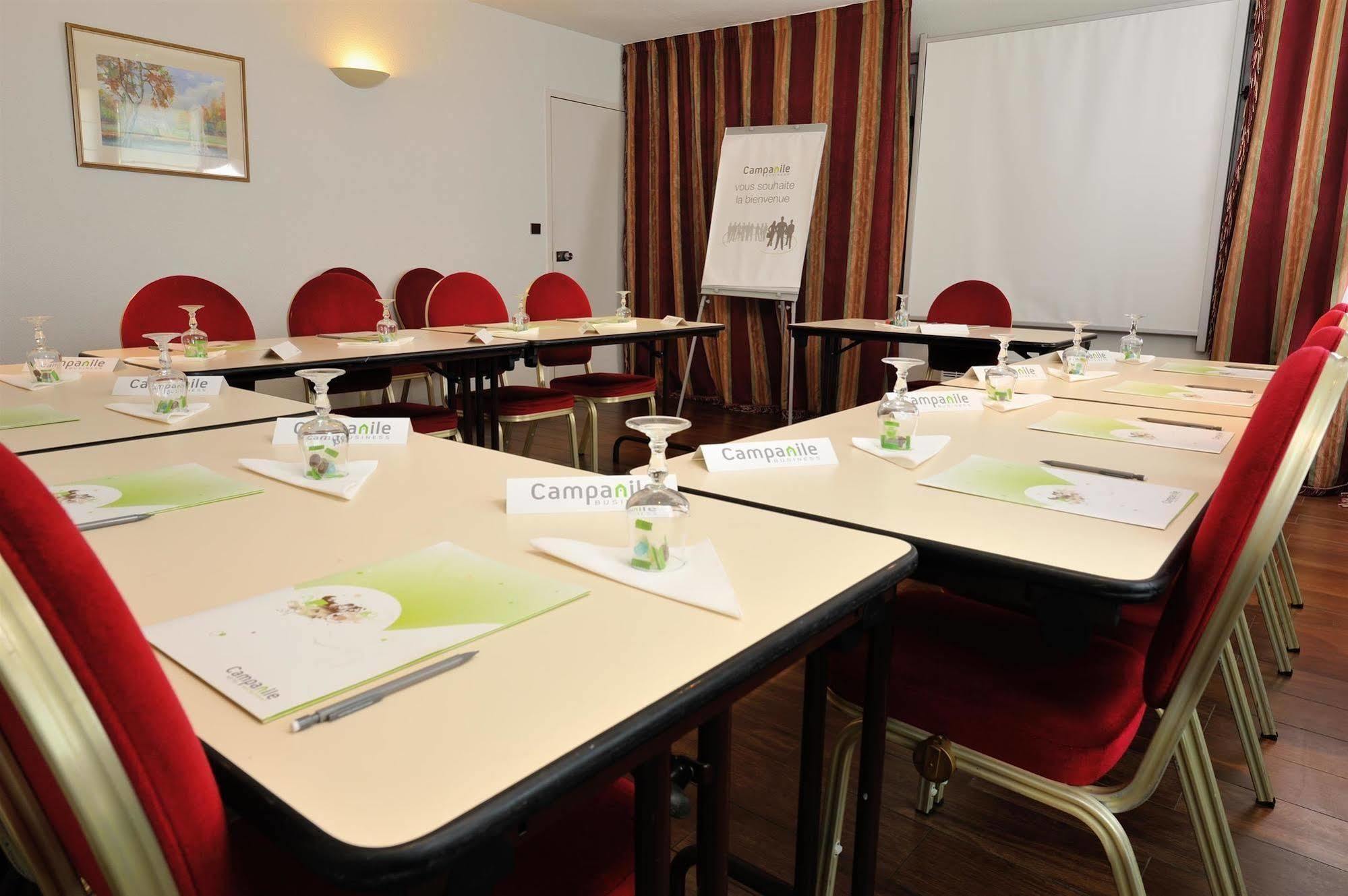 Brit Hotel Confort Nancy ลูเนวิลล์ ภายนอก รูปภาพ